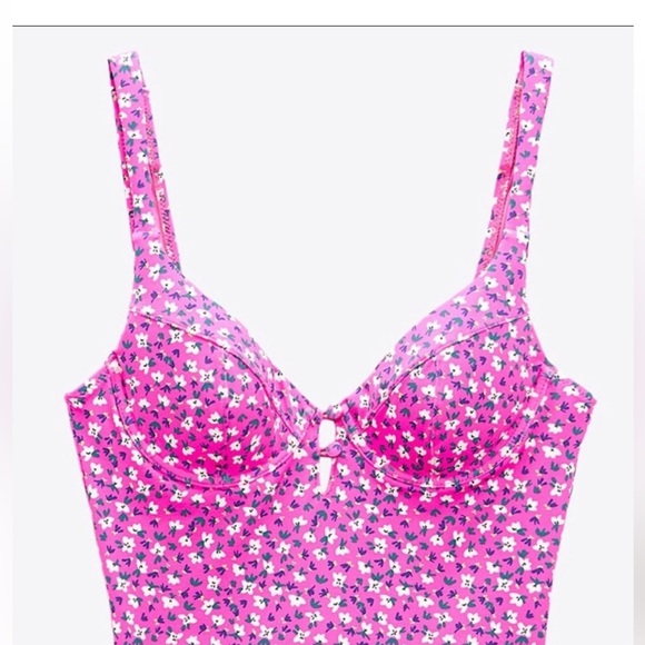 Low back flower one piece - Picture 6 of 9